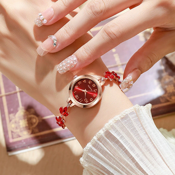 Women's Fashionable Alloy Round Dial Clover Bracelet Watch