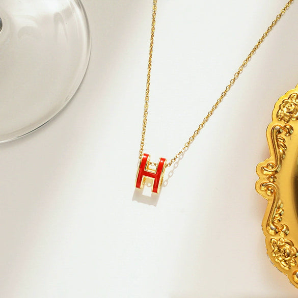 Women's Fashionable Elegant Light Luxury Copper Pendant Titanium Steel Necklace With Letter H Oil Dropping Enamel And Electroplating