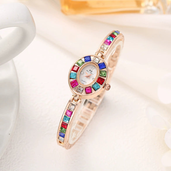 Women's Fashionable Light Luxury Quartz Wrist Watch With Alloy Material And Oval Dial