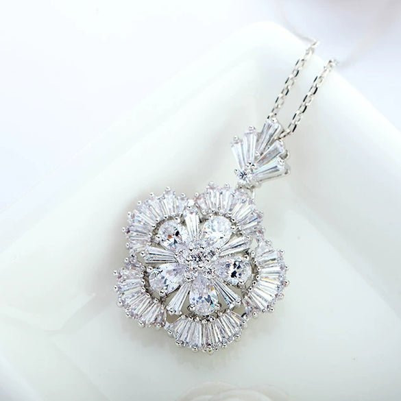 Women's Fivepetal Flower Pendant Necklace With Zircon Accents Copper Cross Chain Fashion Jewelry Wholesale