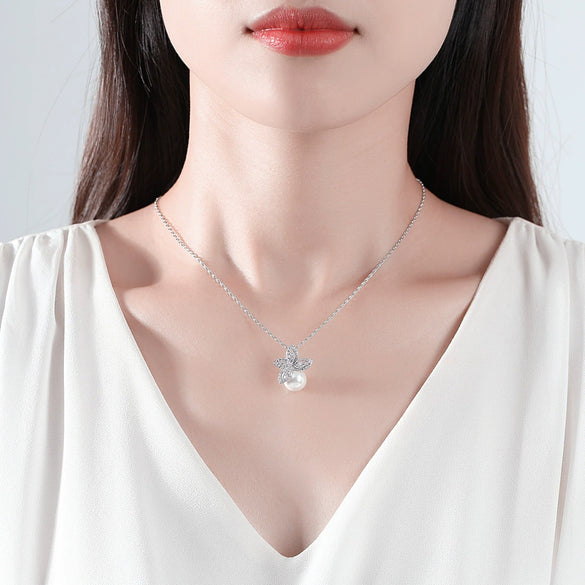 Women's Floral Copper Necklace With Zircon And Pearl Pendant Electroplated Minimalist Jewelry Wholesale