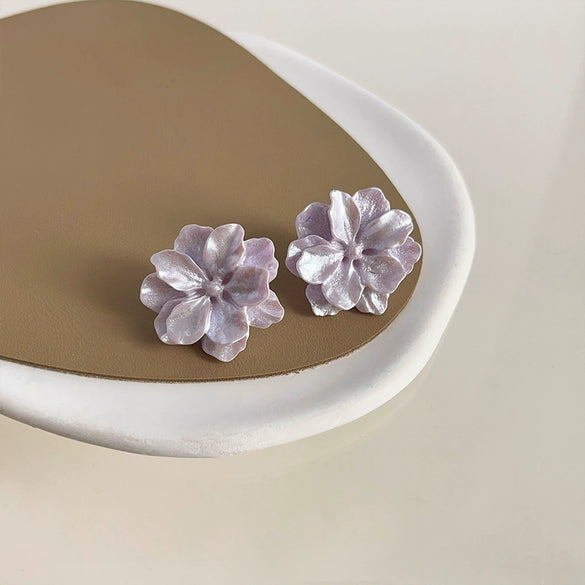 Women’s Floral Flower Earrings With Plastic And Resin Construction And Electroplated Finish