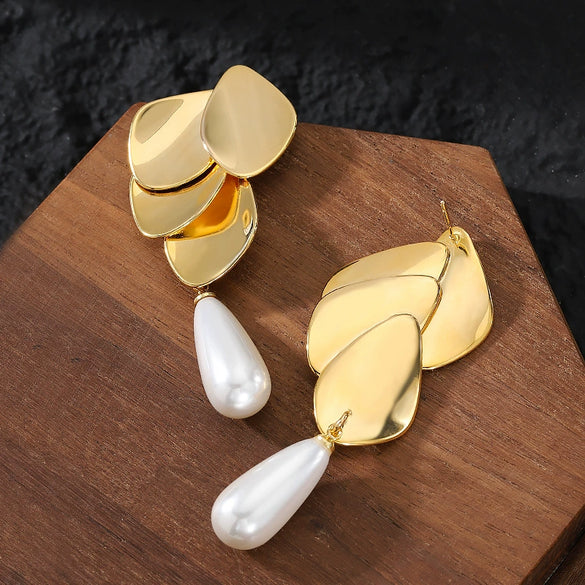 Women's Floral Pearl Earrings Geometric Metal Jewelry With Real Gold Plating And Minimalist Design