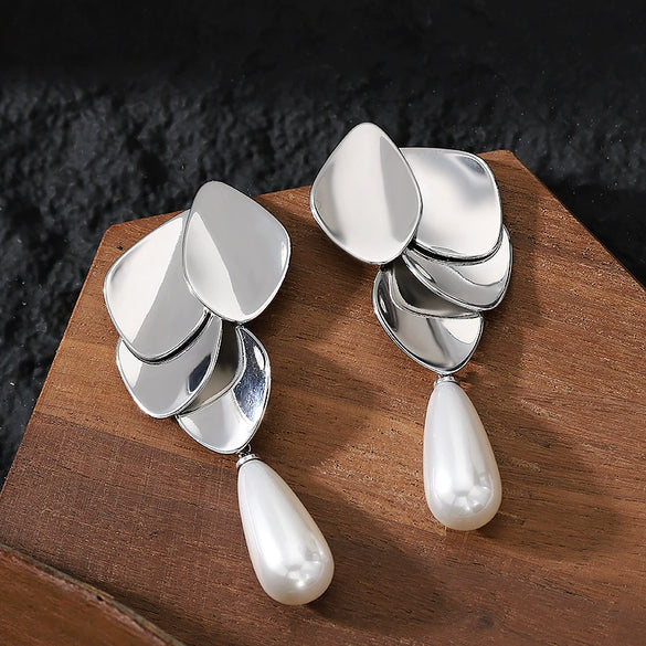 Women's Floral Pearl Earrings Geometric Metal Jewelry With Real Gold Plating And Minimalist Design