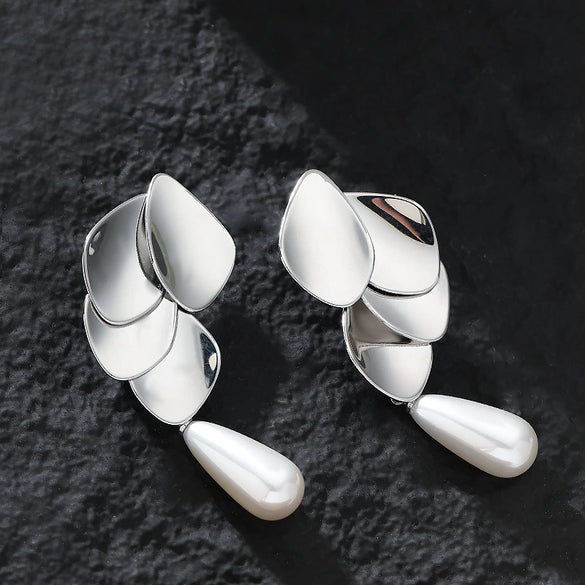 Women's Floral Pearl Earrings Geometric Metal Jewelry With Real Gold Plating And Minimalist Design