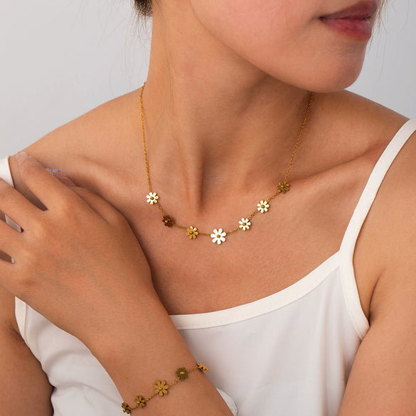 Women's Flower Titanium Steel Jewelry Set With Electroplated O Chain And Daisy Design