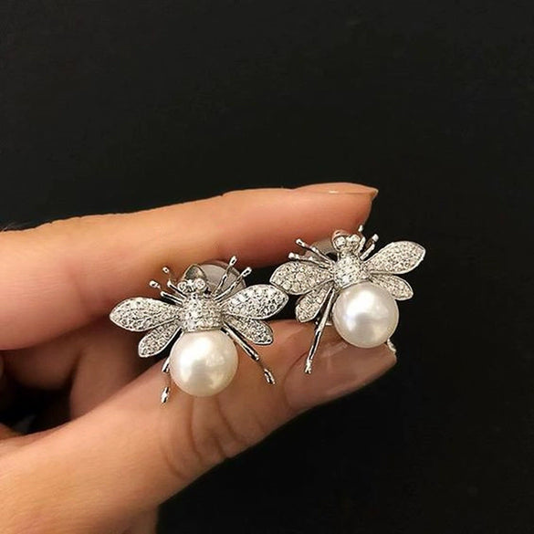 Women's French Retro Bee Insect Imitation Pearl Copper Earrings