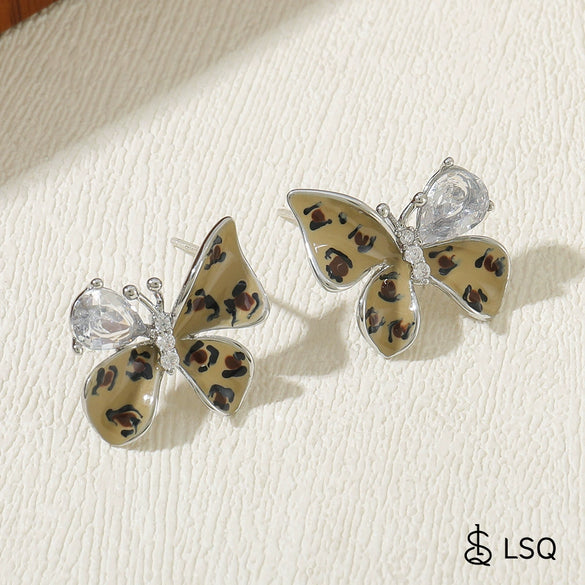 Women's French Retro Copper Earrings With Dead Leaf Butterfly Design And Electroplating Treatment