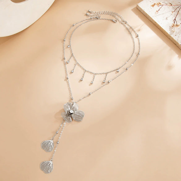 Women's French Retro Layered Necklace With Three Dimensional Ginkgo Leaf Flower Tassel Pendant Geometric Alloy Design And Plated Finish