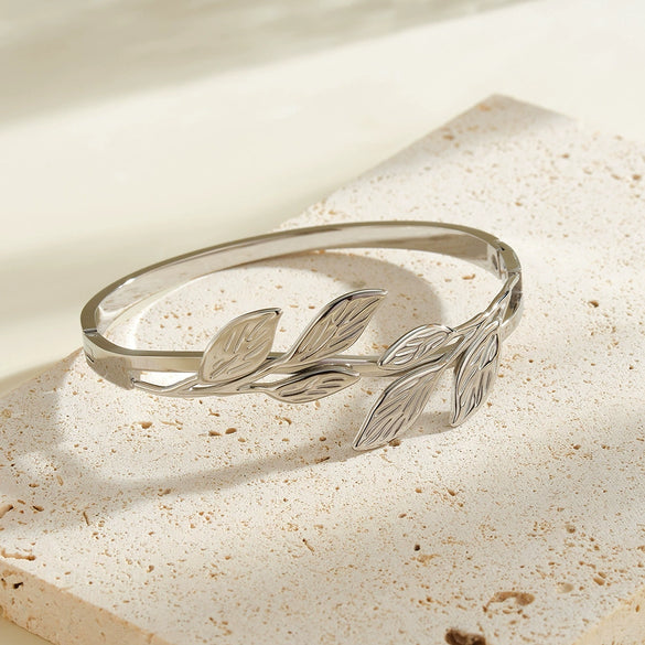 Women’s Fresh Leaf Pattern Stainless Steel Bracelet With Simple Fashion Style And 18K Accent For Trendy Jewelry Accessories
