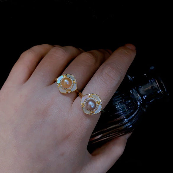 Women's Freshwater Pearl And Copper Ring With White Butterfly Shell Inlay Trendy Light Luxury Design