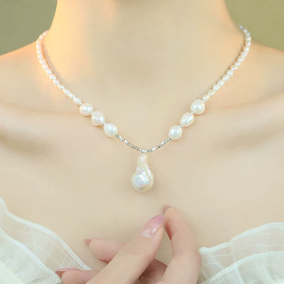 Women's Freshwater Pearl Geometric Clavicle Necklace Inlaid With Pearls