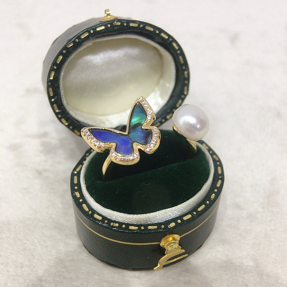 Women's Freshwater Pearl Ring With Copper And Round Pearl In Fashion Style