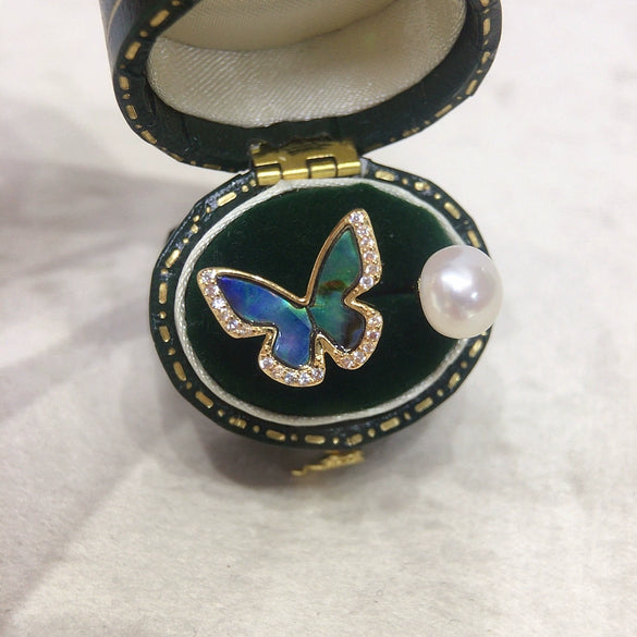 Women's Freshwater Pearl Ring With Copper And Round Pearl In Fashion Style