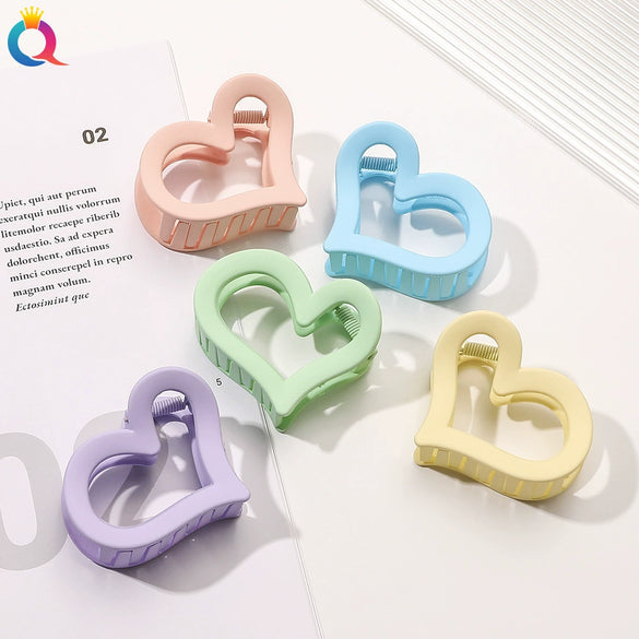 Women's Frosted Plastic Heart Shaped Hair Claw Clip Handmade Fashion Hair Accessory Wholesale