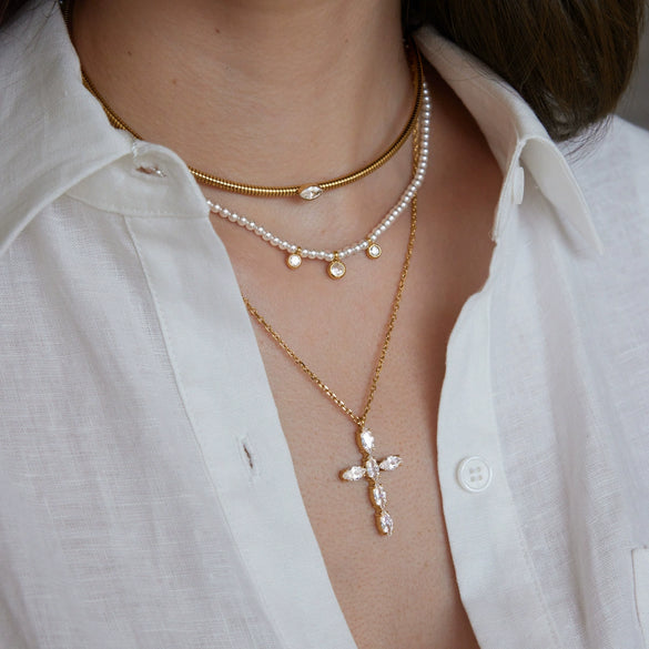 Women's Geometric Acrylic Pearl Necklace With Stainless Steel Chain And Pvd Gold Plated Pendant Lobster Clasp