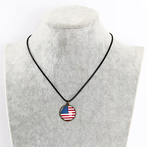 Women's Geometric Alloy Pendant Necklace With Dripping Oil Finish And Rope Chain Fashion Jewelry Wholesale