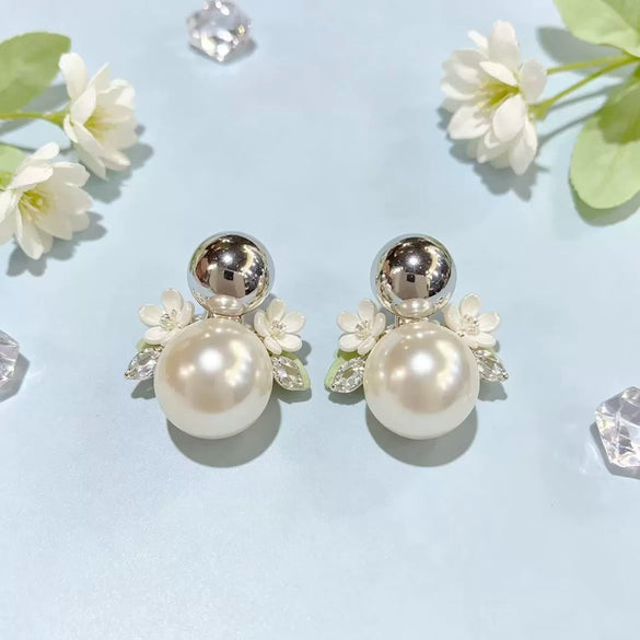 Women's Geometric Ball And Pearl Earrings In Electroplated Copper Elegant Minimalist Highend Jewelry Wholesale