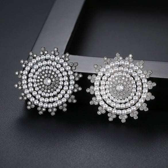 Women's Geometric Brooch Pin With Electroplated Copper Microinlaid Zircon And Imitation Pearl Retro Simple Fashion Corsage