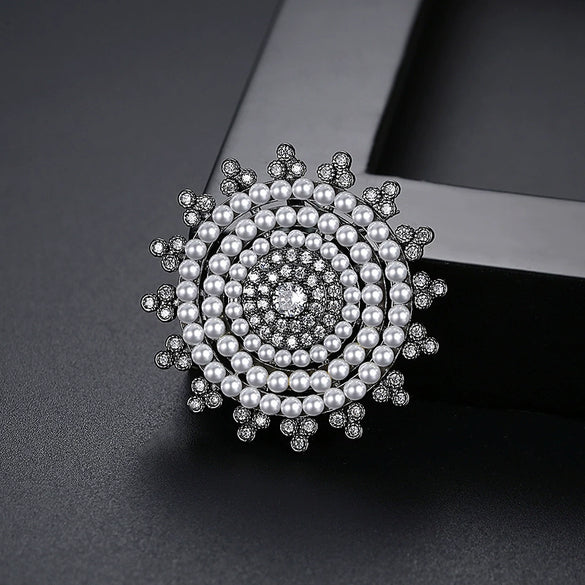 Women's Geometric Brooch Pin With Electroplated Copper Microinlaid Zircon And Imitation Pearl Retro Simple Fashion Corsage