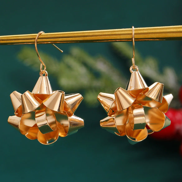 Women's Geometric Christmas Flower Drop Earrings Retro Metal Long Dangle Earrings With Electroplated Finish