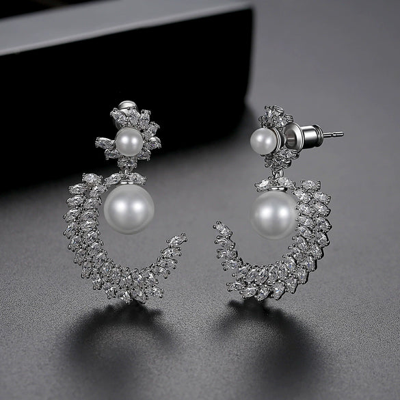 Women's Geometric Copper Earrings With Gray Pearls And Inlaid Zircon Electroplated Fashion Jewelry