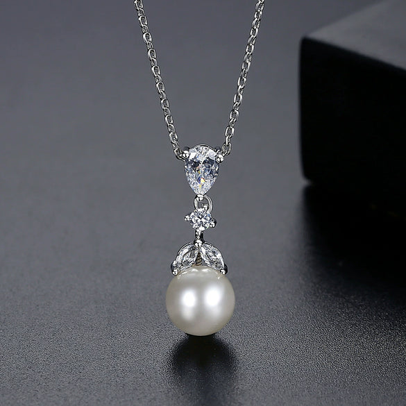 Women's Geometric Copper Pendant Necklace With Zircon And Pearl Detail Electroplated Simple Fashion Jewelry