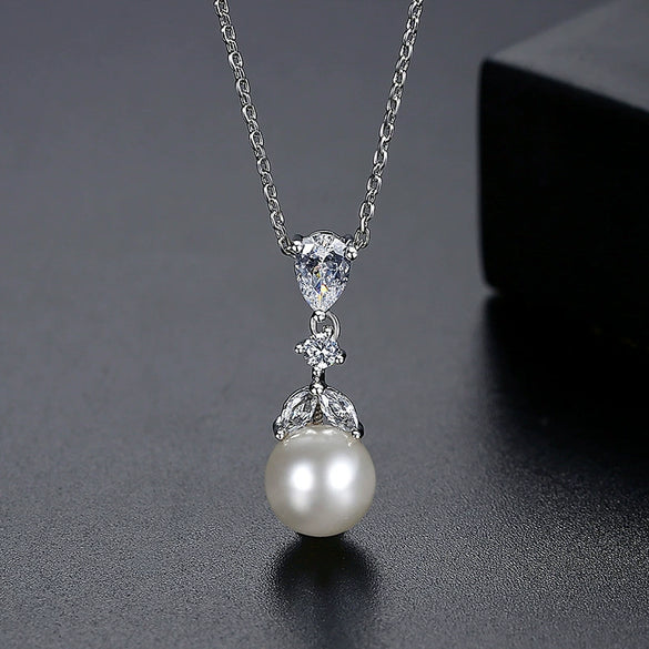 Women's Geometric Copper Pendant Necklace With Zircon And Pearl Detail Electroplated Simple Fashion Jewelry