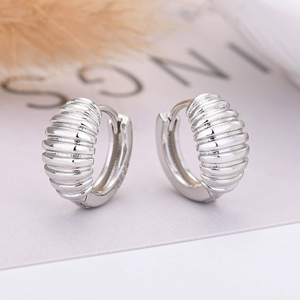 Women's Geometric Croissant Threaded Earrings With Silver Needle And Copper Electroplated Retro Street Style