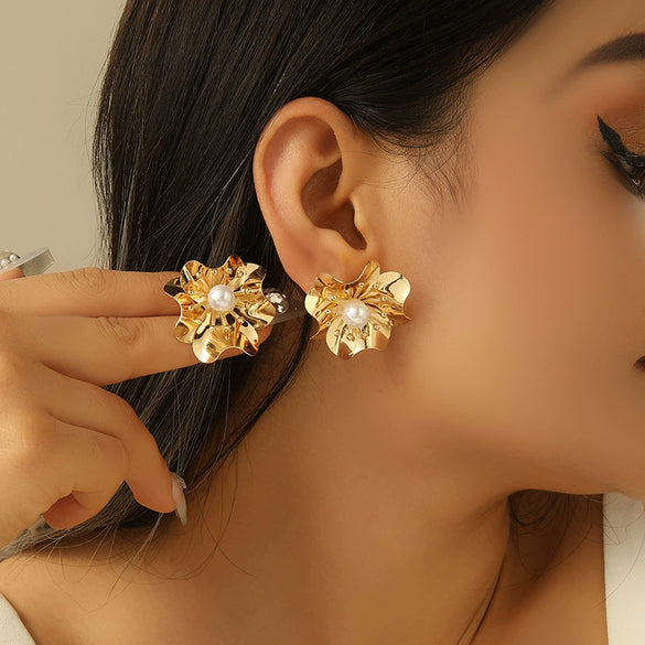 Women's Geometric Floral Wrap Earrings With Stainless Steel Ear Posts And Electroplated Iron Minimalist Metal Design