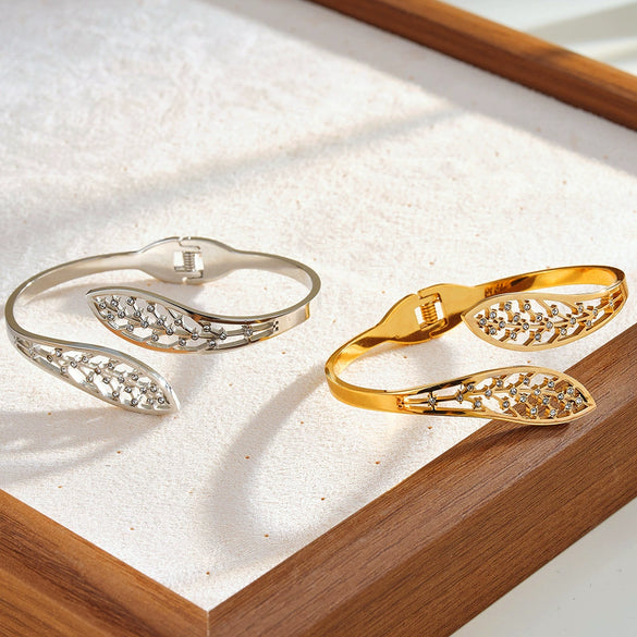 Women's Geometric Hollow Stainless Steel Bracelet With Rhinestone Accents And 18K Gold Vacuum Plated Simple Fashion Style