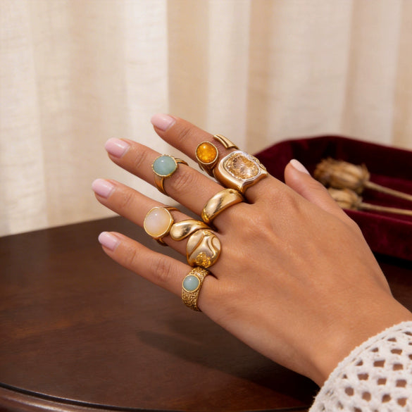 Women's Geometric Irregular Curved Ring In Goldplated Titanium Steel With A Polished Glossy Finish