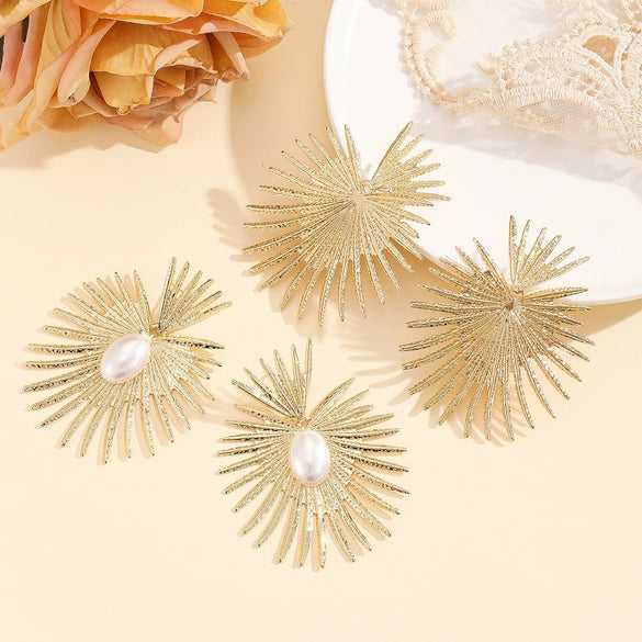 Women's Geometric Metal Pearl Earrings With Electroplated Finish Exaggerated Retro Fashion Statement Jewelry