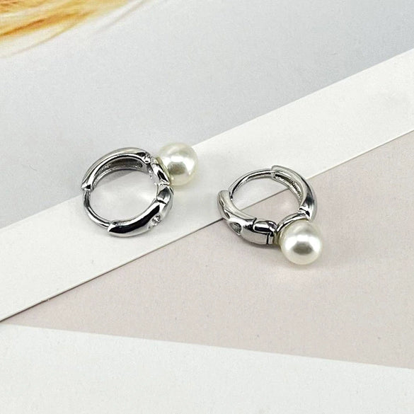Women's Geometric Pearl Ear Cuff Earrings With Silver Needle And Copper Electroplated Hypoallergenic Vintage Ins Style Jewelry