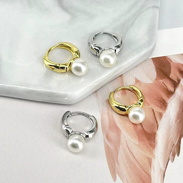 Women's Geometric Pearl Ear Cuff Earrings With Silver Needle And Copper Electroplated Hypoallergenic Vintage Ins Style Jewelry
