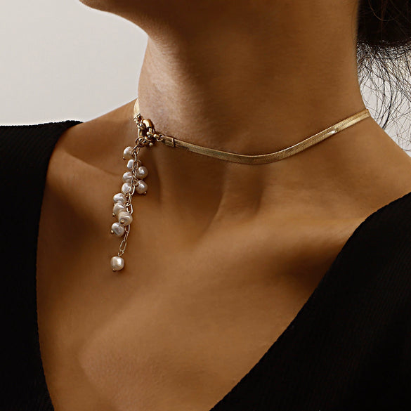 Women's Geometric Pearl Pendant Necklace With Electroplated Alloy Snake Bone Chain Fashion Jewelry