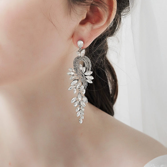 Women's Geometric Rhinestone Alloy Earrings Vintage Fashion Statement Jewelry For Everyday Wear And Bridal Occasions