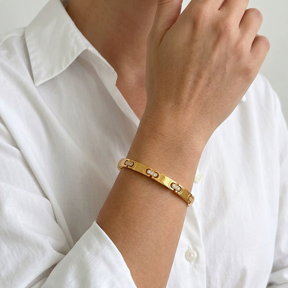 Women's Geometric Stainless Steel Bracelet With Rhinestones And 18K Gold Vacuum Plating Fashion Jewelry