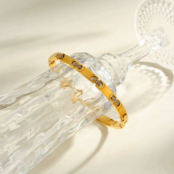 Women's Geometric Stainless Steel Bracelet With Rhinestones And 18K Gold Vacuum Plating Fashion Jewelry
