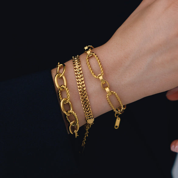 Women's Geometric Stainless Steel Chain Bracelet With Hypoallergenic Gold Plated Finish