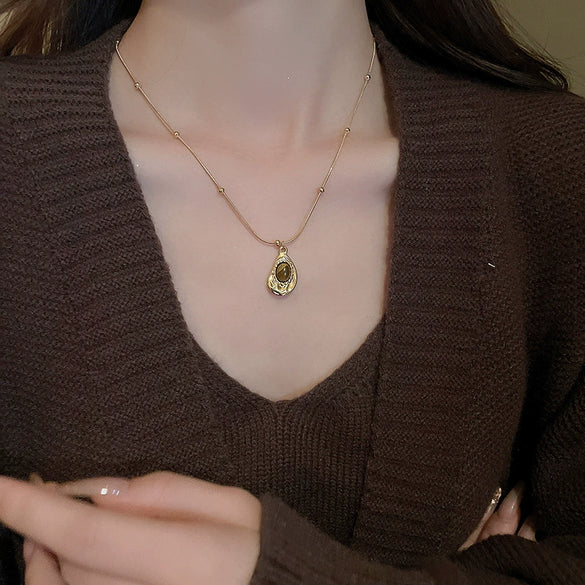 Women's Geometric Tiger Eye Clavicle Chain Necklace Copper Alloy Electroplated Light Luxury Highend Jewelry