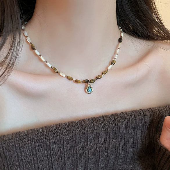 Women's Geometric Tiger Eye Clavicle Chain Necklace Copper Alloy Electroplated Light Luxury Highend Jewelry