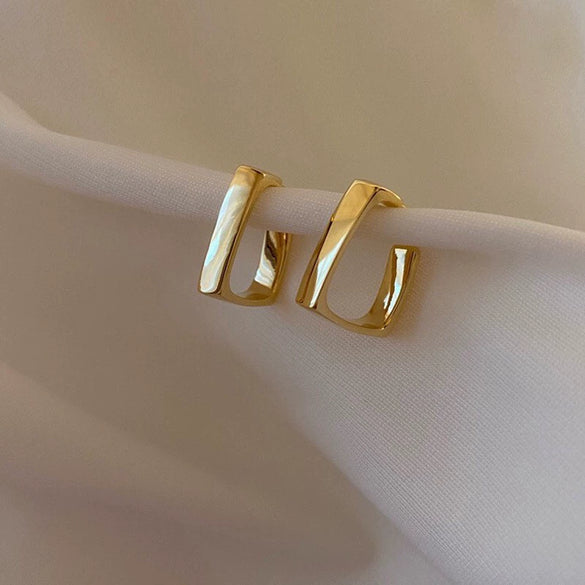 Women's Geometric U Shaped Metal Earrings With Electroplated Finish Simple Elegant Fashion Jewelry