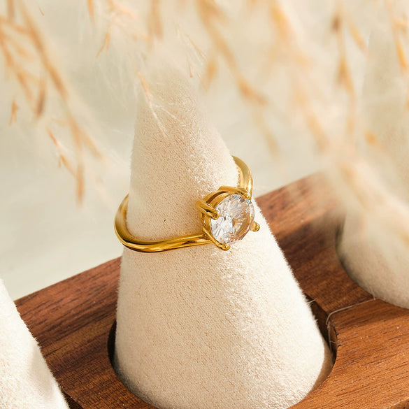Women's Geometric Zircon Inlaid Stainless Steel Ring With 18K Vacuum Plating Simple Light Luxury Fashion Accessory