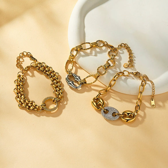 Women's Gold Plated Stainless Steel Bracelet With Geometric Love Pig Nose Design Light Luxury Fashion Jewelry