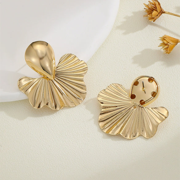 Women's Gold Tone Alloy Wave Earrings With Electroplated Finish Minimalist Fashion Jewelry Elegant Niche Design