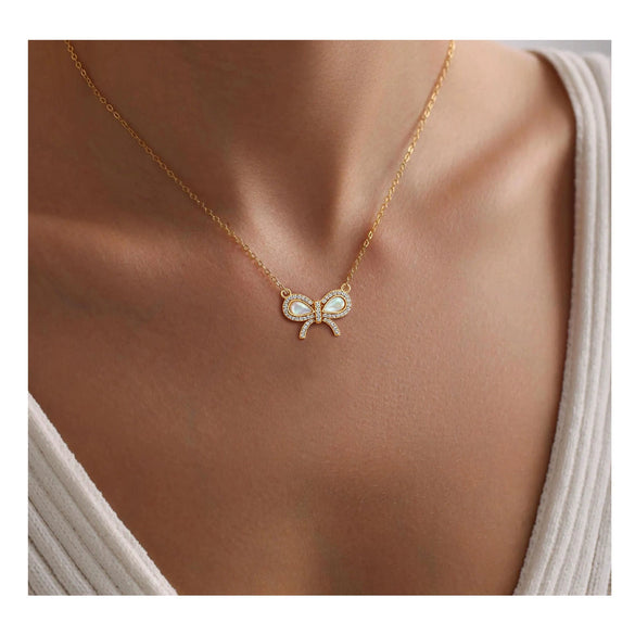 Women's Gold Tone Copper Round Rose Pendant Necklace Elegant Light Luxury Geometric Floral Clavicle Chain With Electroplated Finish