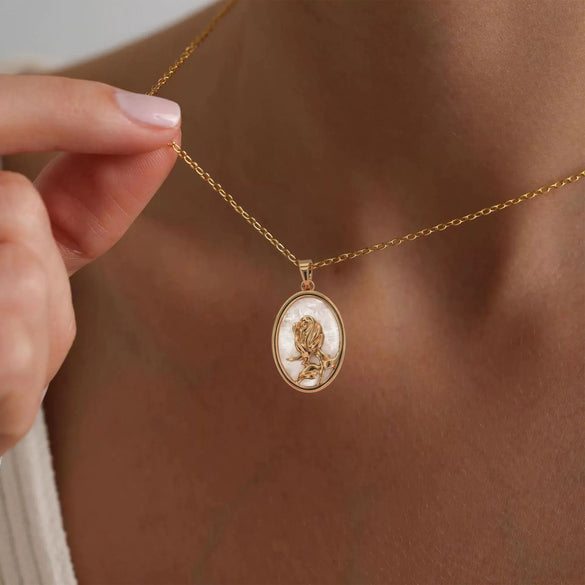 Women's Gold Tone Copper Round Rose Pendant Necklace Elegant Light Luxury Geometric Floral Clavicle Chain With Electroplated Finish