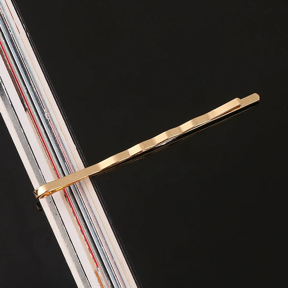 Women's Gold Tone Metal Word Clip Hairpin With Simple Floral Design And Electroplated Finish Hair Accessory