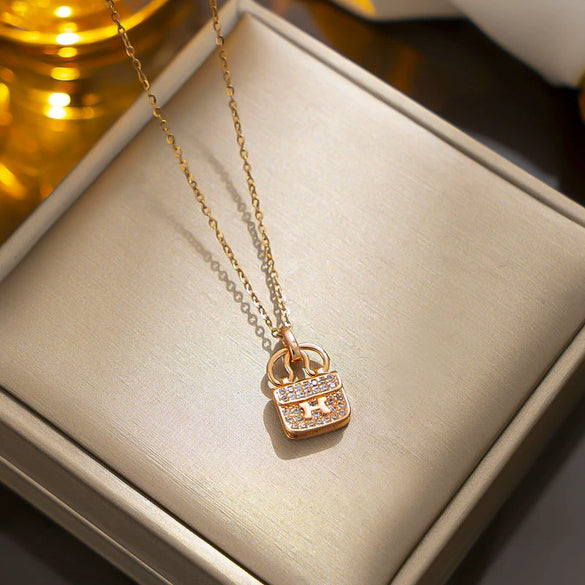 Women's Handbag Clavicle Chain Necklace In Internet Celebrity Style With H Letter And Full Diamond Made Of Gold Titanium Steel And Electroplated